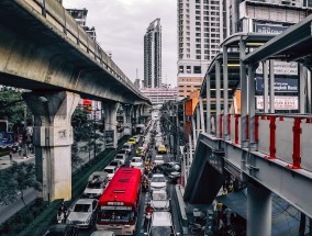 湖北襄阳暴雨引发水浸街现象的综合分析报告